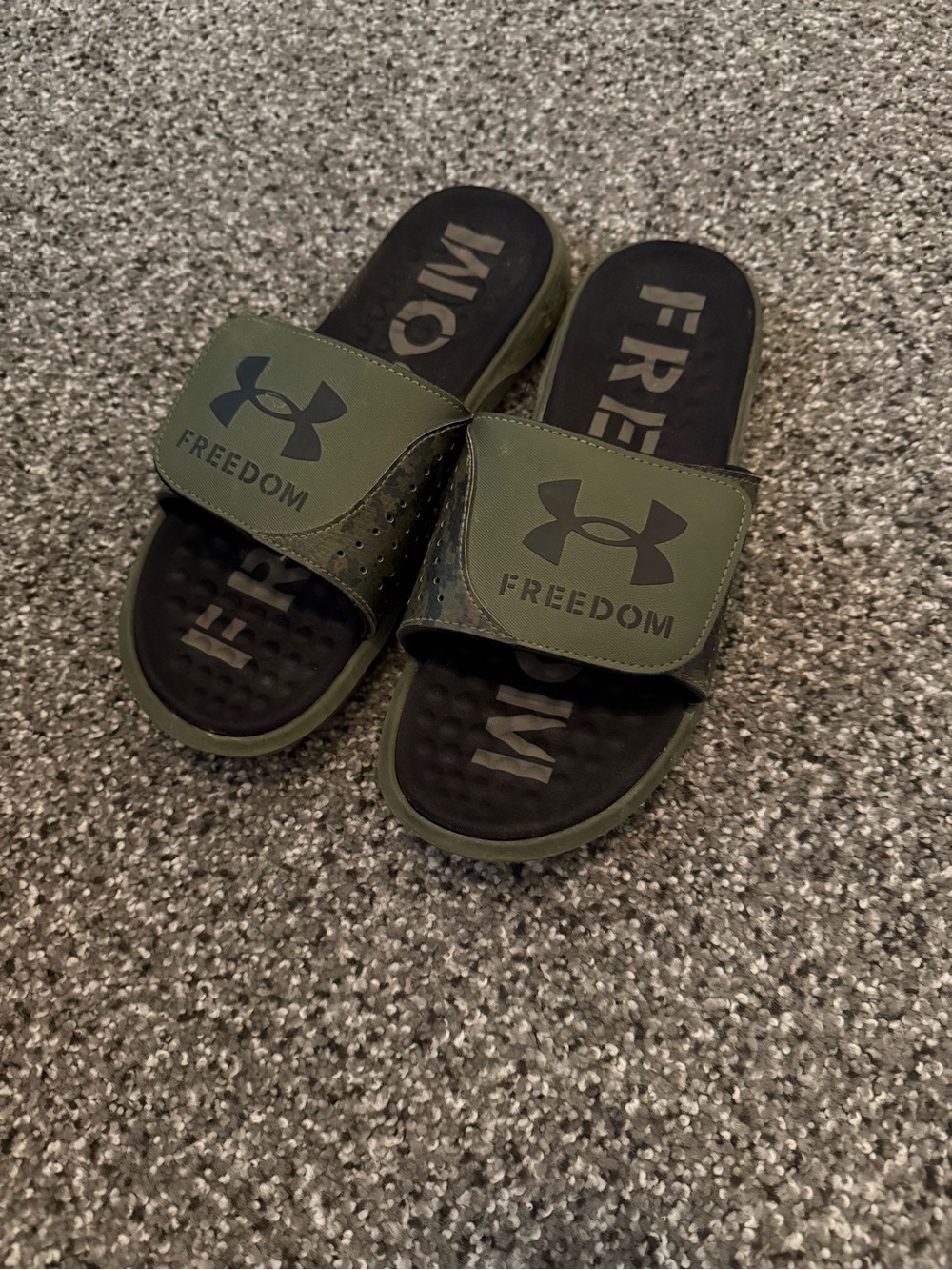Mens under armour sandals size 8